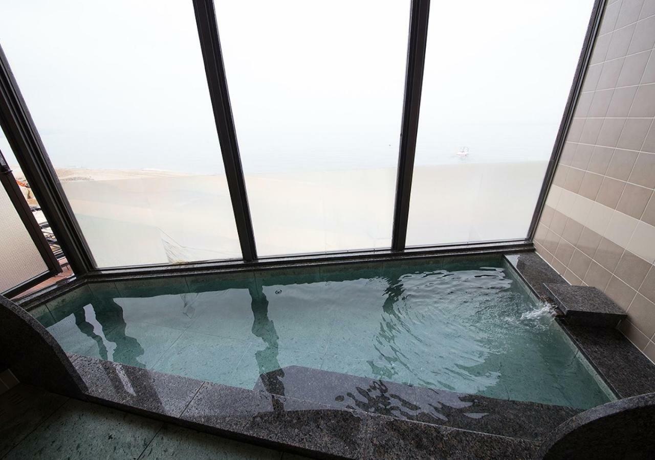Sea Aiga Kaigetsu Hostel Sumoto Bagian luar foto